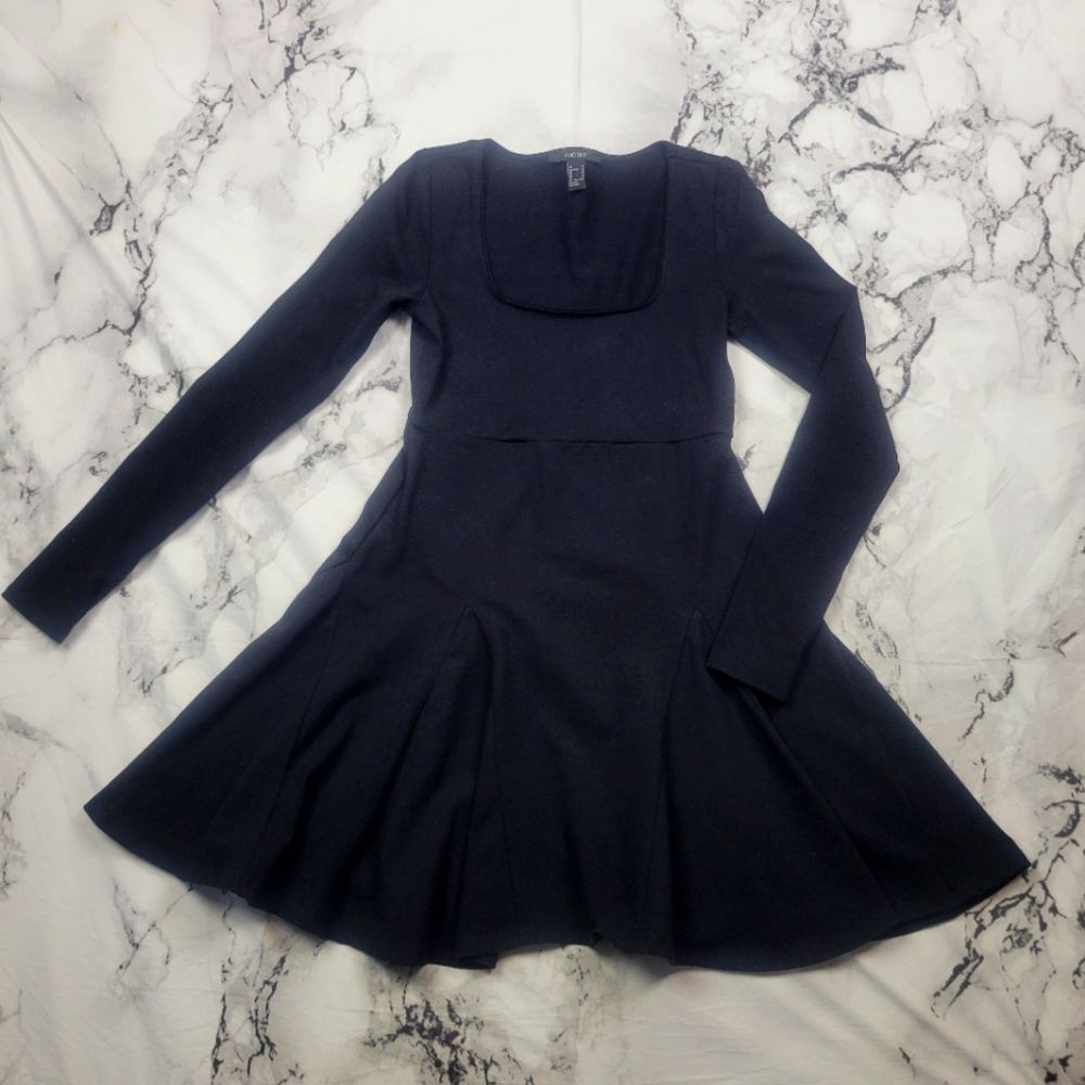 FOREVER 21 Black skater dress mini skirt length above knee size small NWT